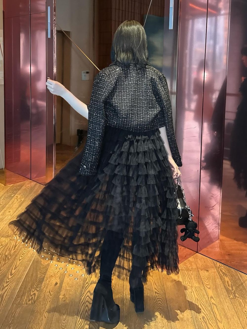 モデル：164cm（着用サイズ：FREE　着用カラー：BLK）