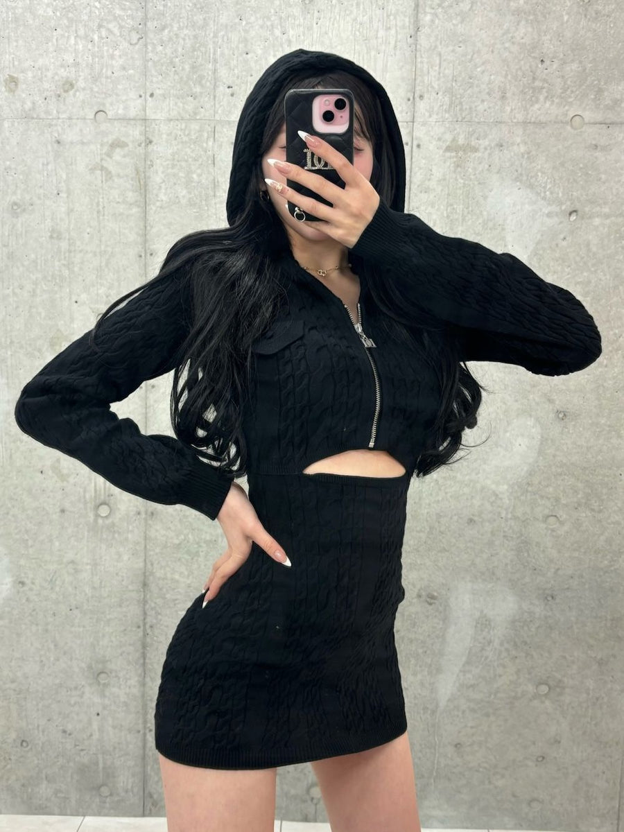 モデル：165cm（着用サイズ：FREE　着用カラー：BLK）