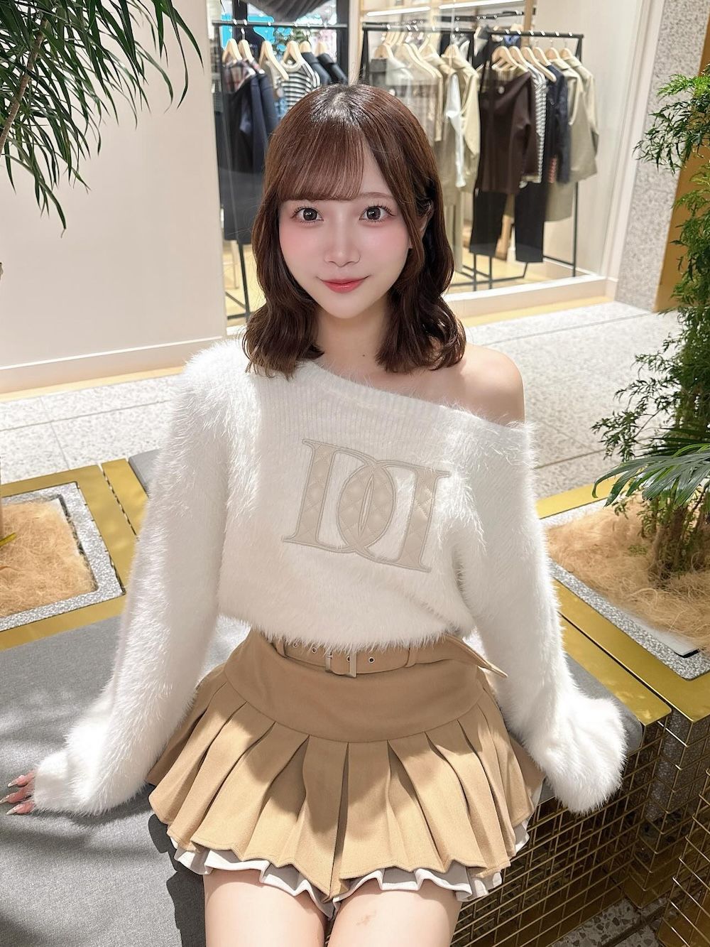 モデル：162cm（着用サイズ：FREE　着用カラー：IVO）