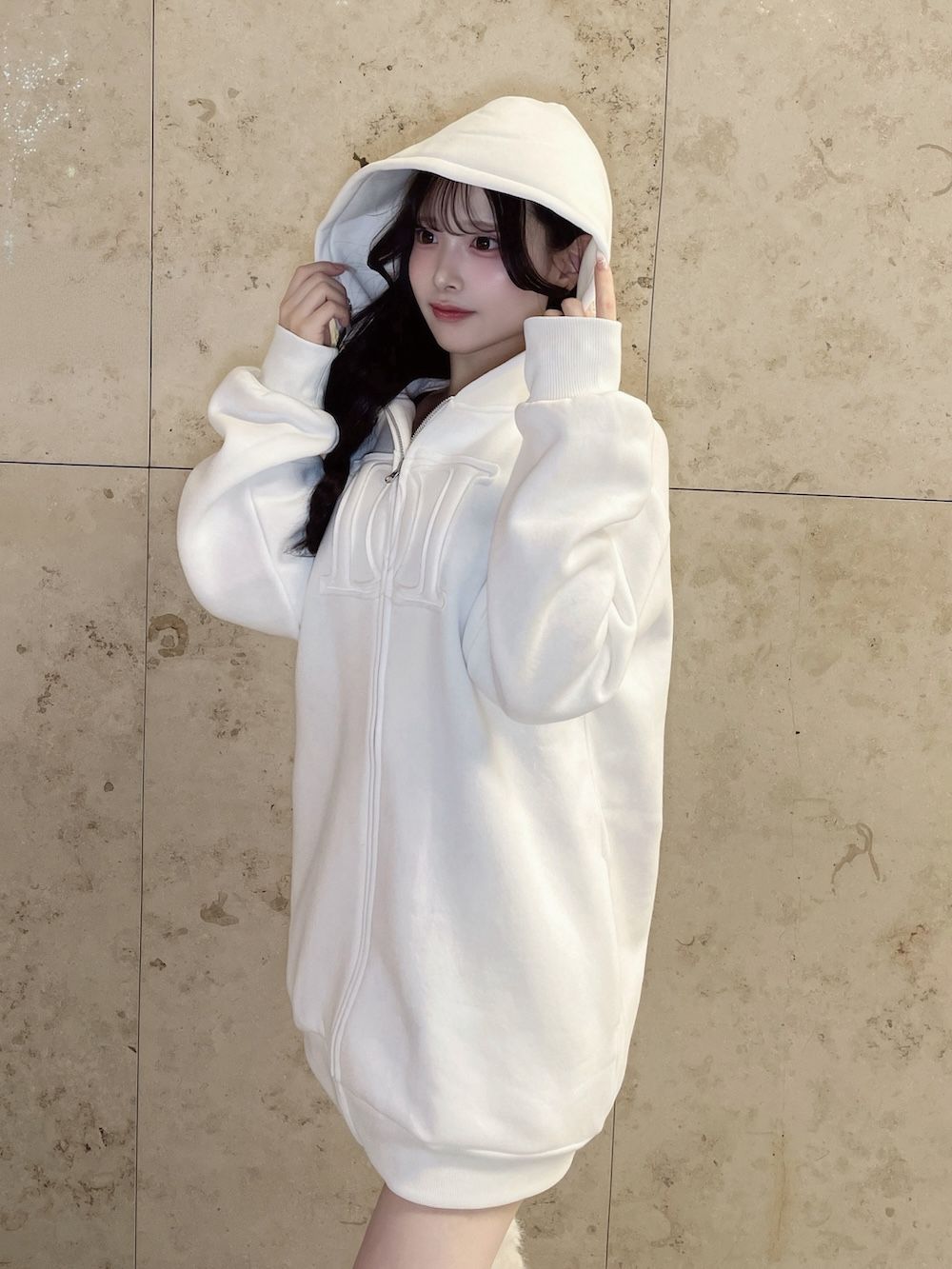 モデル：150cm（着用サイズ：FREE　着用カラー：WHT）