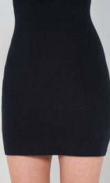 モデル：163cm（着用サイズ：FREE　着用カラー：BLK）