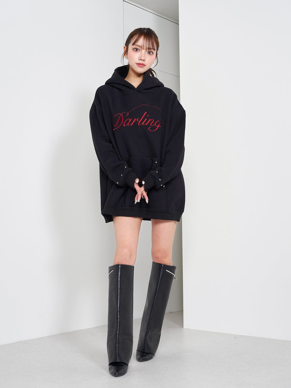 グラフィックスタッズフーディー – Darich (ダーリッチ)