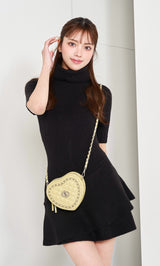 モデル：158cm（着用サイズ：FREE　着用カラー：BLK）
