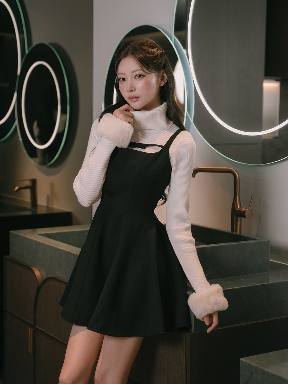 モデル：165cm（着用サイズ：FREE　着用カラー：BLK）