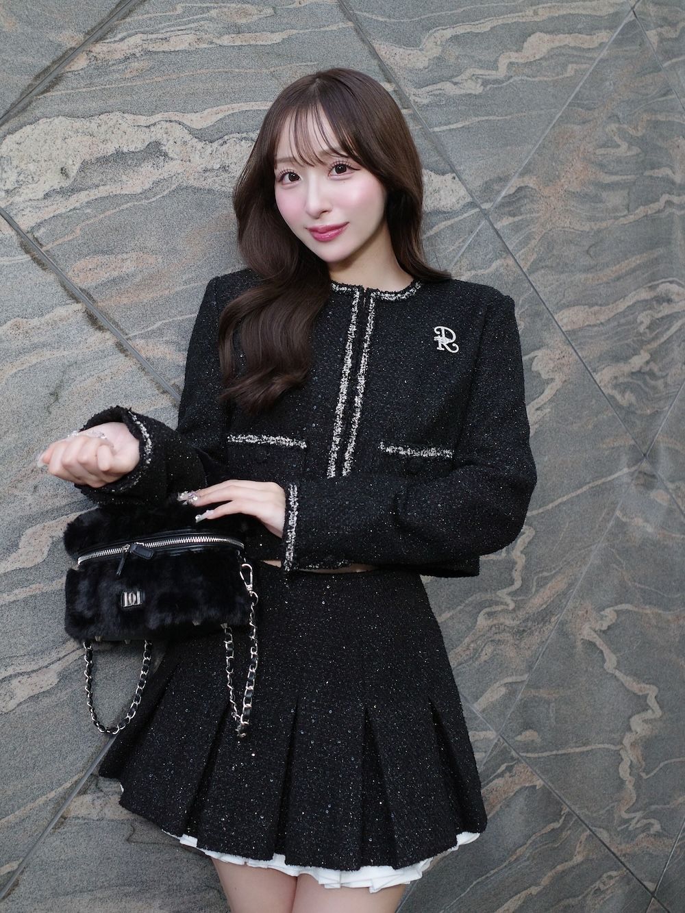 モデル：156cm（着用サイズ：FREE　着用カラー：BLK）