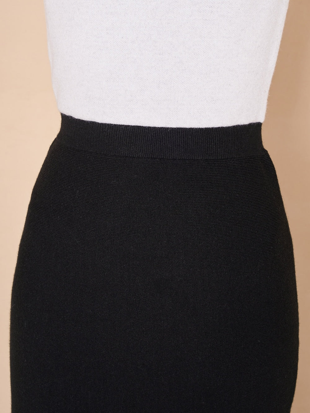 モデル：163cm（着用サイズ：FREE　着用カラー：BLK）