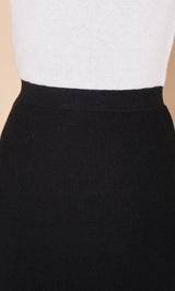 モデル：163cm（着用サイズ：FREE　着用カラー：BLK）