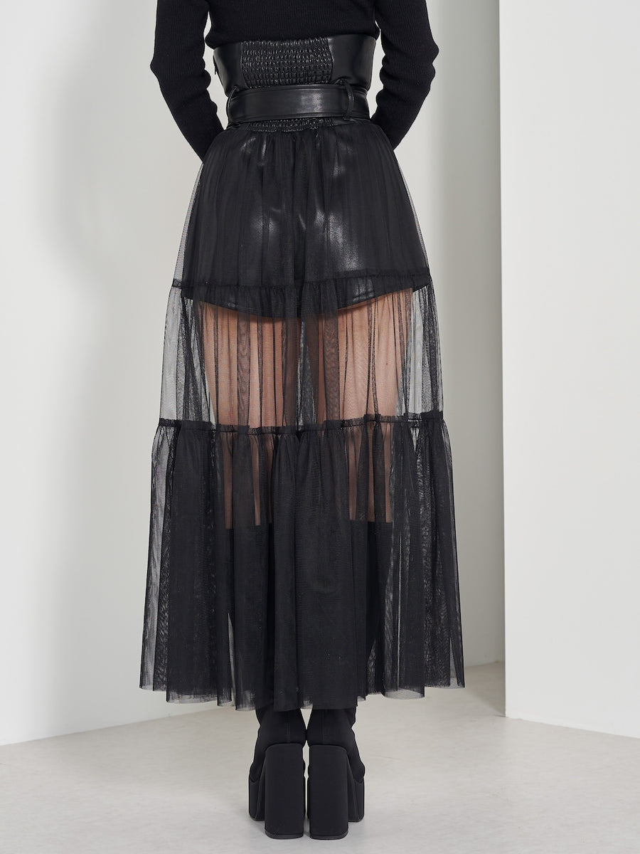 モデル：158cm（着用サイズ：FREE　着用カラー：BLK）