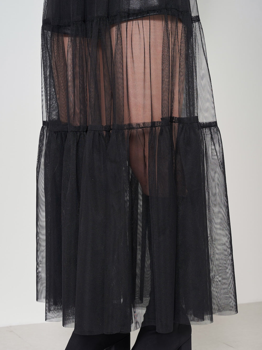 モデル：158cm（着用サイズ：FREE　着用カラー：BLK）