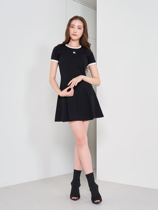 モデル：165cm（着用サイズ：FREE　着用カラー：BLK）