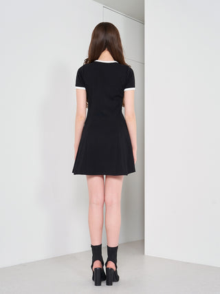 モデル：165cm（着用サイズ：FREE　着用カラー：BLK）