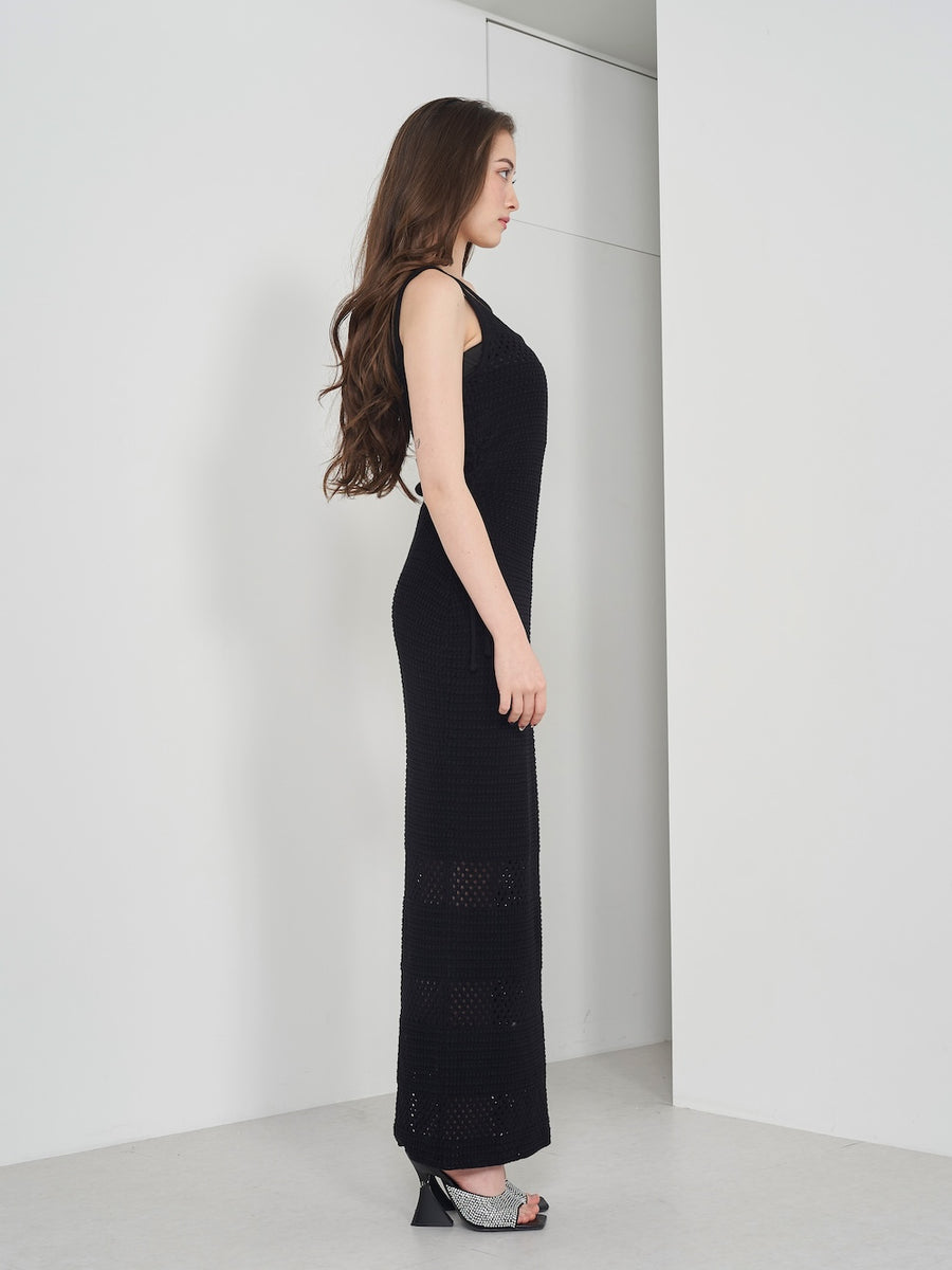 モデル：165cm（着用サイズ：FREE　着用カラー：BLK）