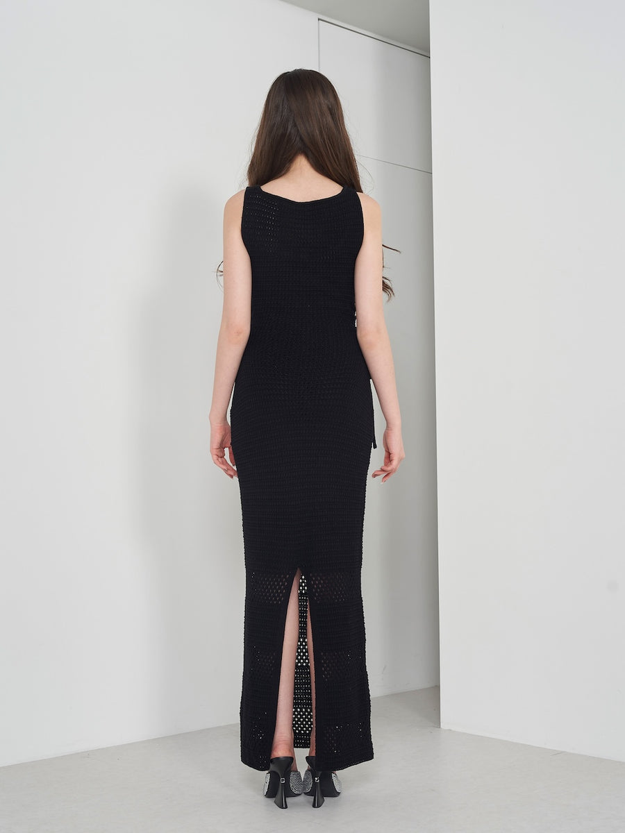 モデル：165cm（着用サイズ：FREE　着用カラー：BLK）