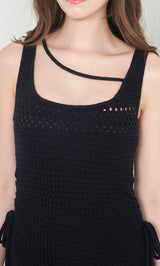 モデル：165cm（着用サイズ：FREE　着用カラー：BLK）