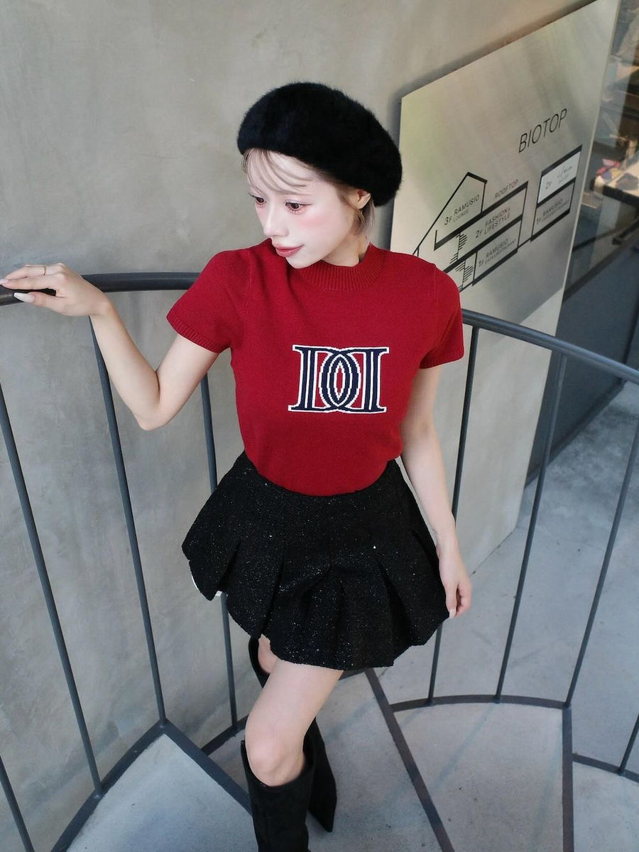 モデル：155cm（着用サイズ：FREE　着用カラー：RED）