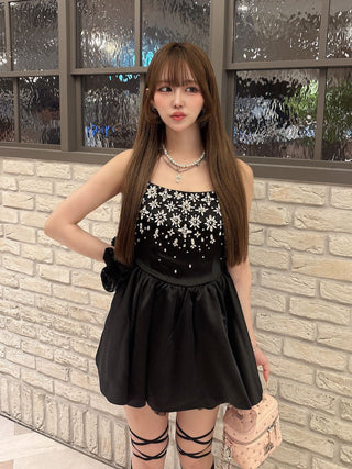モデル：157cm（着用サイズ：FREE　着用カラー：BLK）