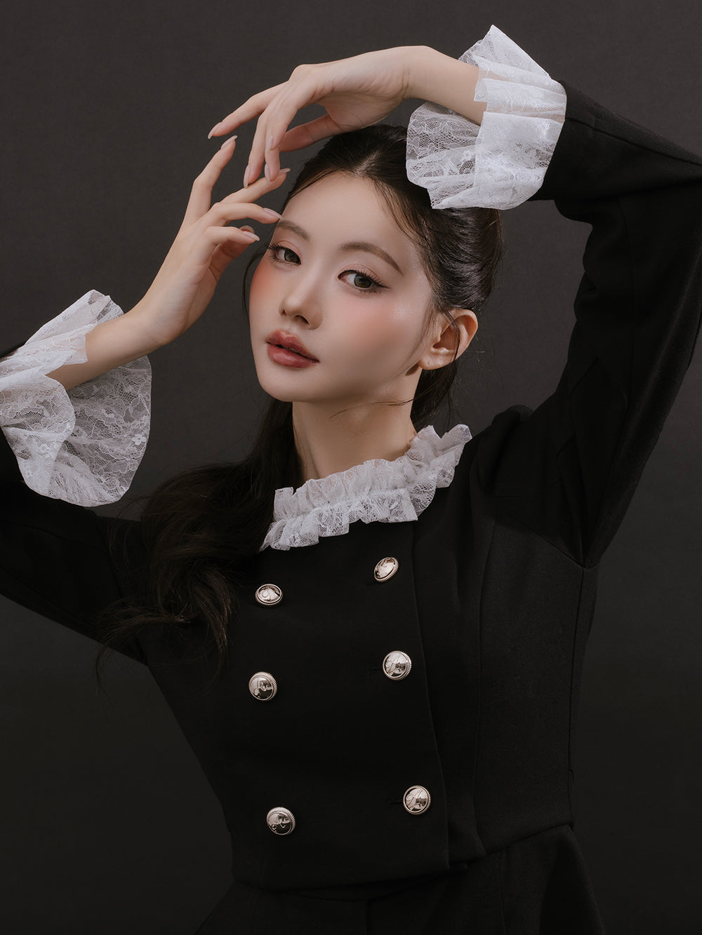 モデル：164cm（着用サイズ：FREE　着用カラー：BLK）