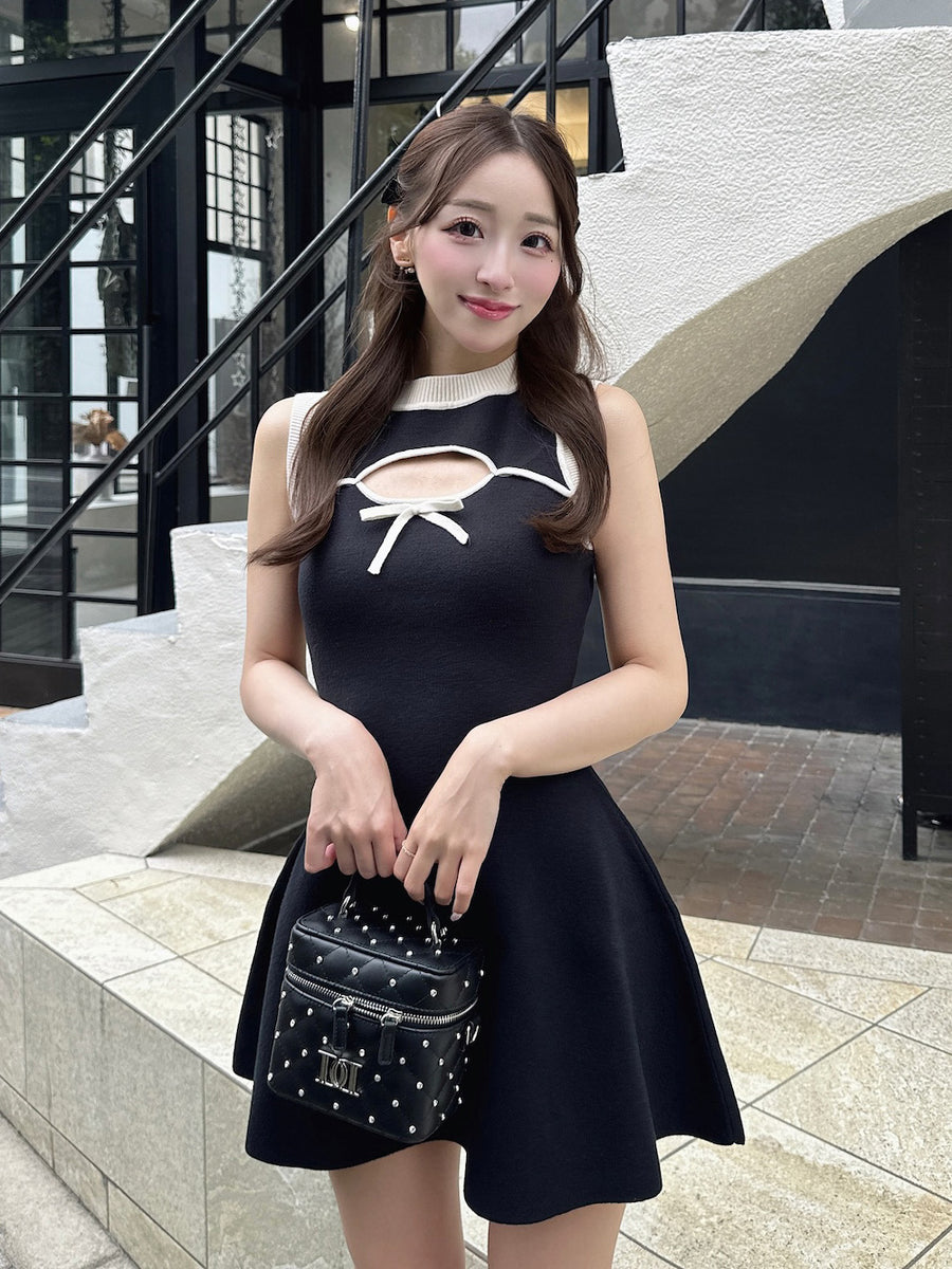 モデル：156cm（着用サイズ：FREE　着用カラー：BLK）