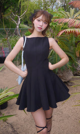 モデル：163cm（着用サイズ：FREE　着用カラー：BLK）