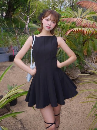 モデル：163cm（着用サイズ：FREE　着用カラー：BLK）