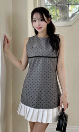 モデル：156cm（着用サイズ：FREE　着用カラー：GRY）
