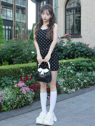 モデル：158cm（着用サイズ：FREE　着用カラー：BLK）
