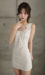 モデル：158cm（着用サイズ：FREE　着用カラー：WHT）