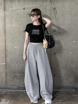 モデル：160cm（着用サイズ：FREE　着用カラー：BLK）
