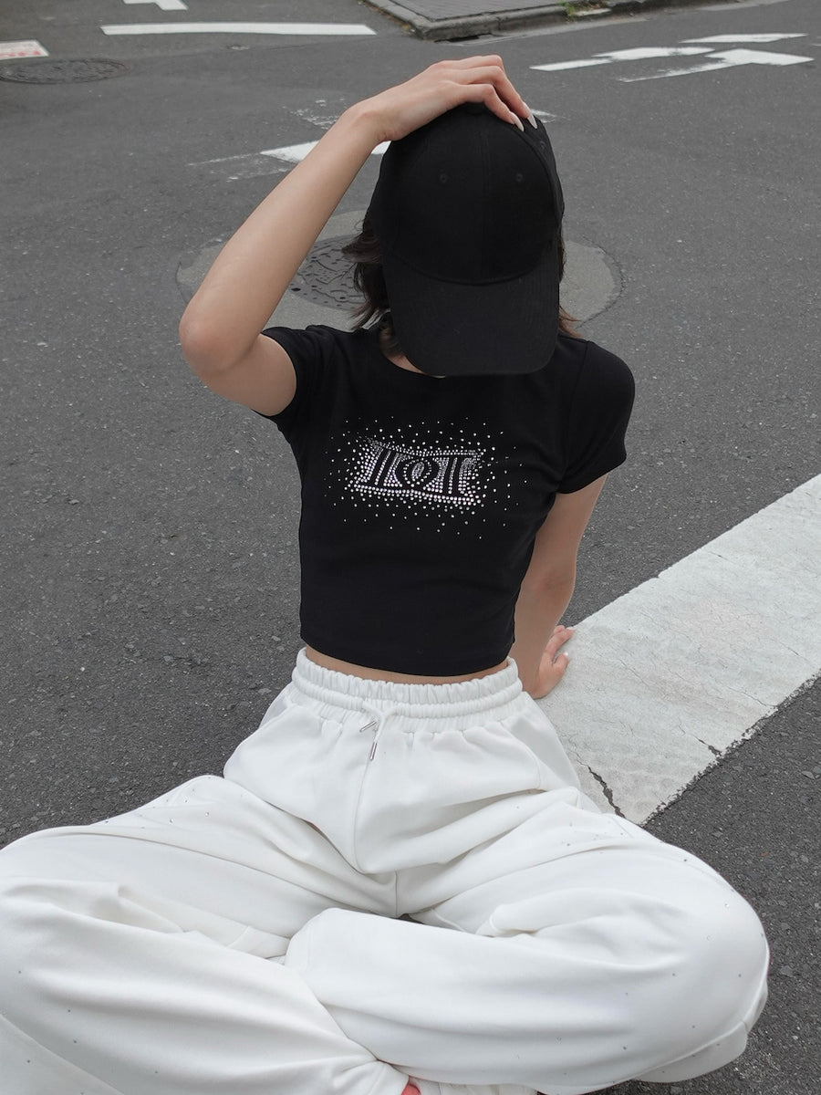 モデル：163cm（着用サイズ：FREE　着用カラー：BLK）