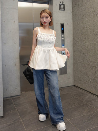 モデル：155cm（着用サイズ：FREE　着用カラー：IVO）
