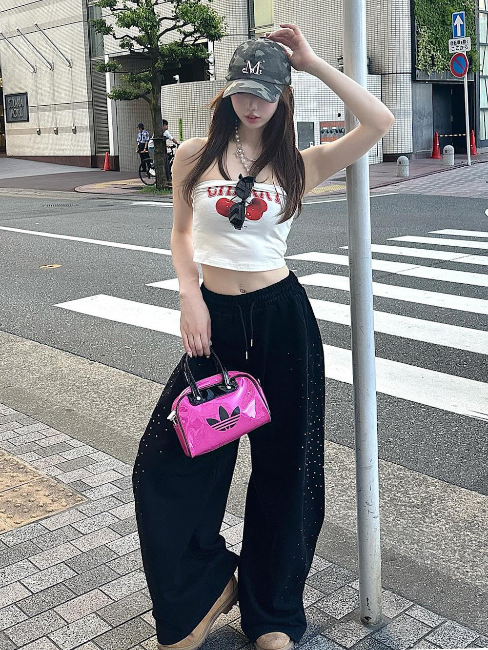 シャイニーバレルスウェットパンツ