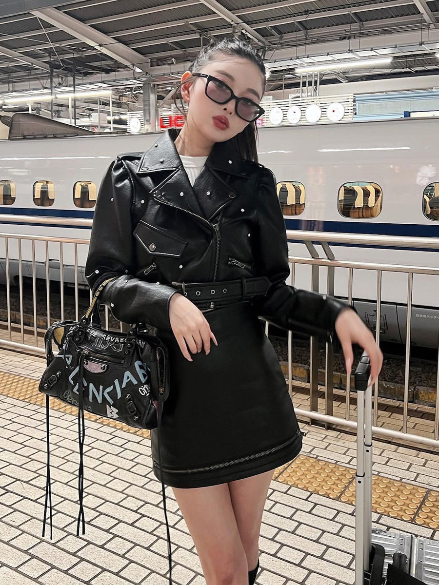 モデル：160cm（着用サイズ：FREE　着用カラー：BLK）