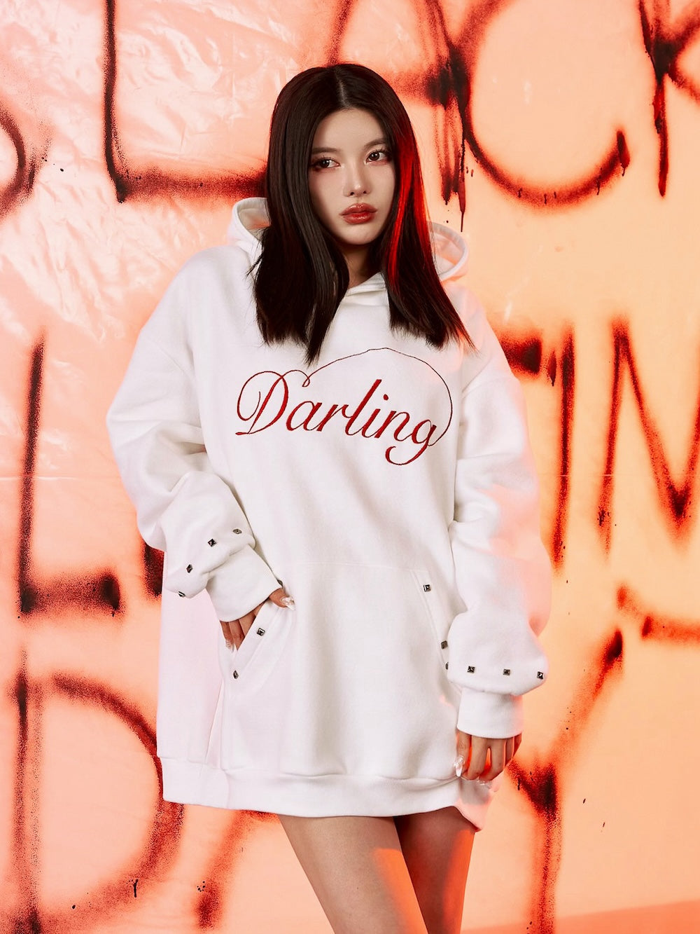 グラフィックスタッズフーディー – Darich (ダーリッチ)