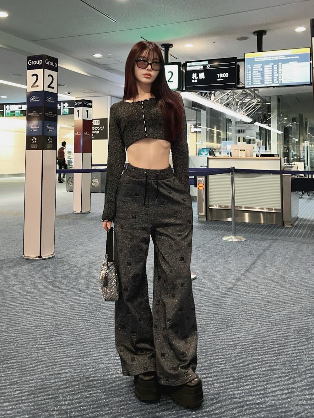 モデル：160cm（着用サイズ：FREE　着用カラー：BLK）
