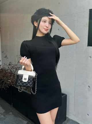 モデル：155cm（着用サイズ：FREE　着用カラー：BLK）