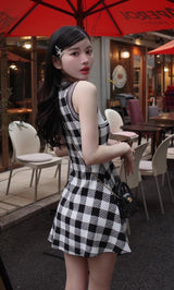 モデル：160cm（着用サイズ：FREE　着用カラー：BLK）