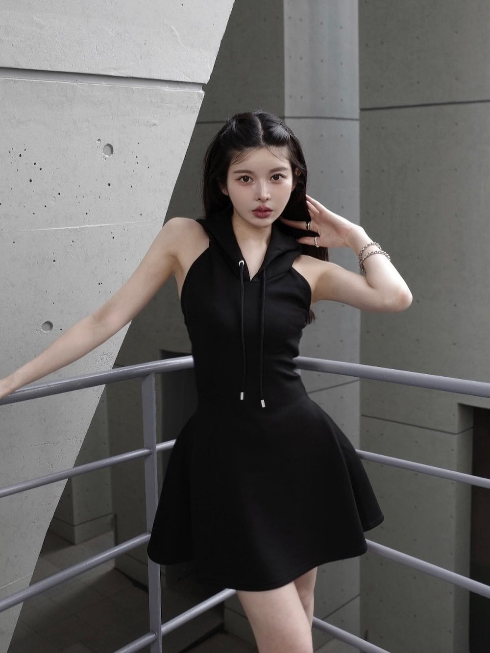 モデル：160cm（着用サイズ：FREE　着用カラー：BLK）