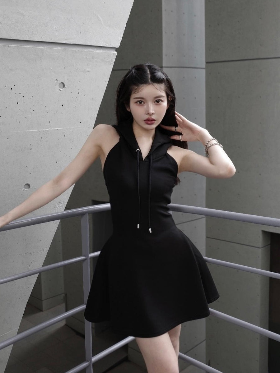 モデル：160cm（着用サイズ：FREE　着用カラー：BLK）