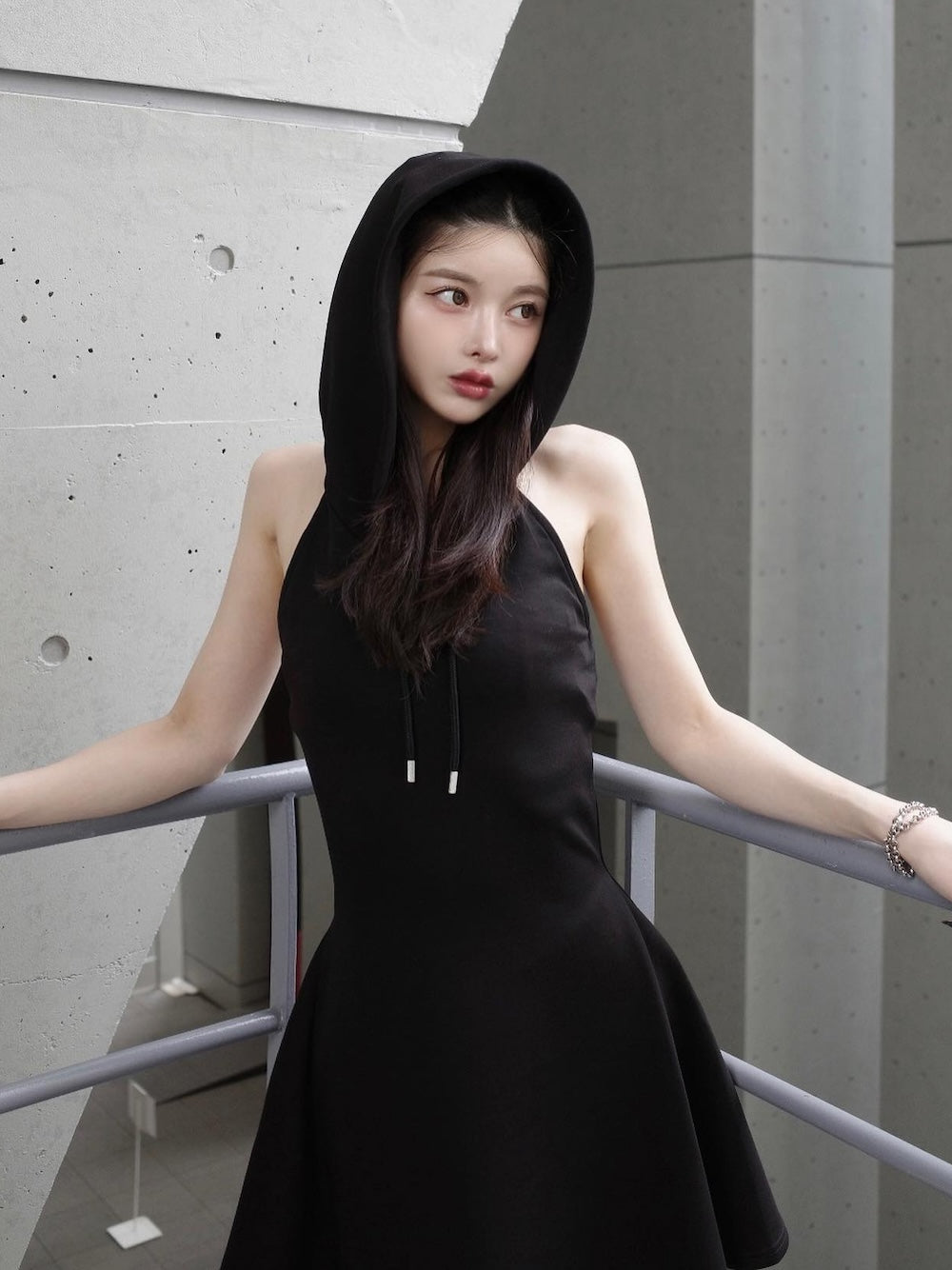 モデル：160cm（着用サイズ：FREE　着用カラー：BLK）