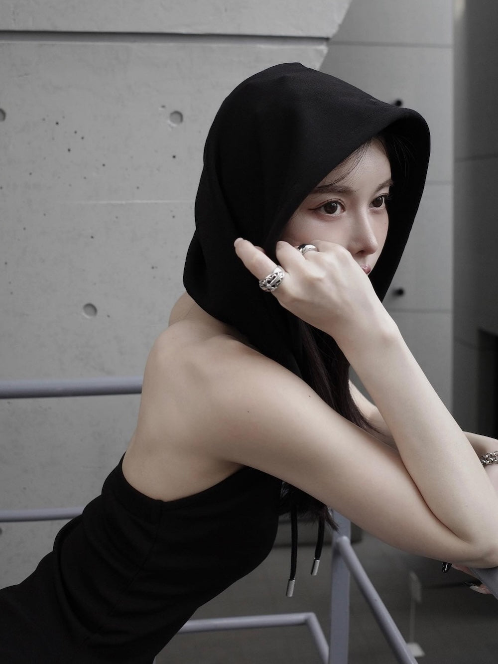 モデル：160cm（着用サイズ：FREE　着用カラー：BLK）