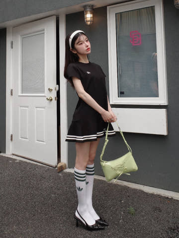 モデル：160cm（着用サイズ：FREE　着用カラー：BLK）
