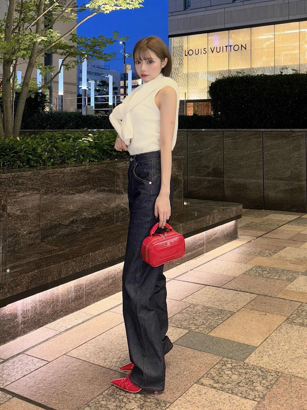 バックデザインストレートデニムパンツ