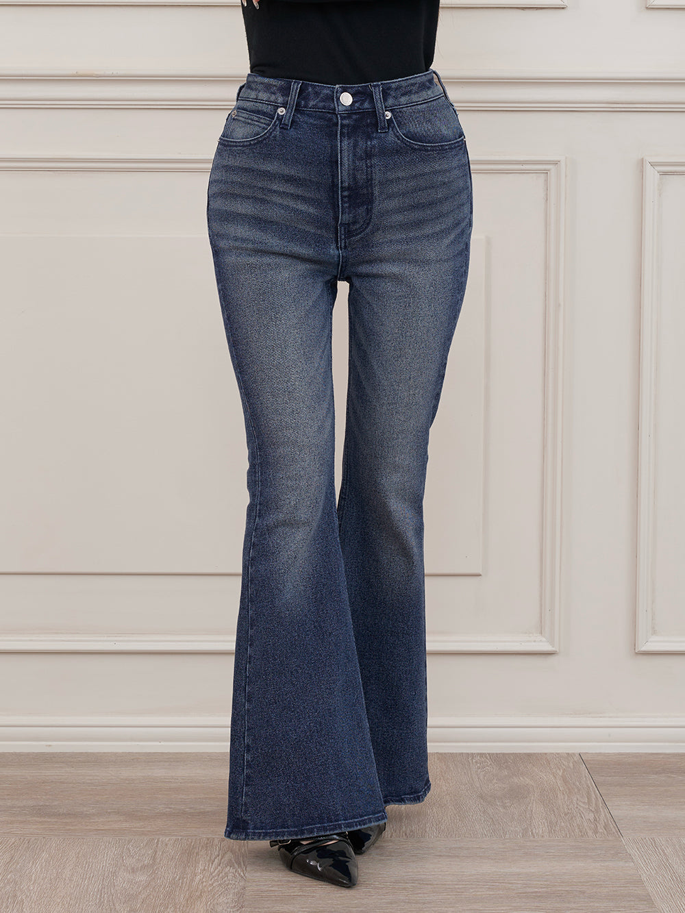 モデル：156cm（着用サイズ：XS　着用カラー：BLU）