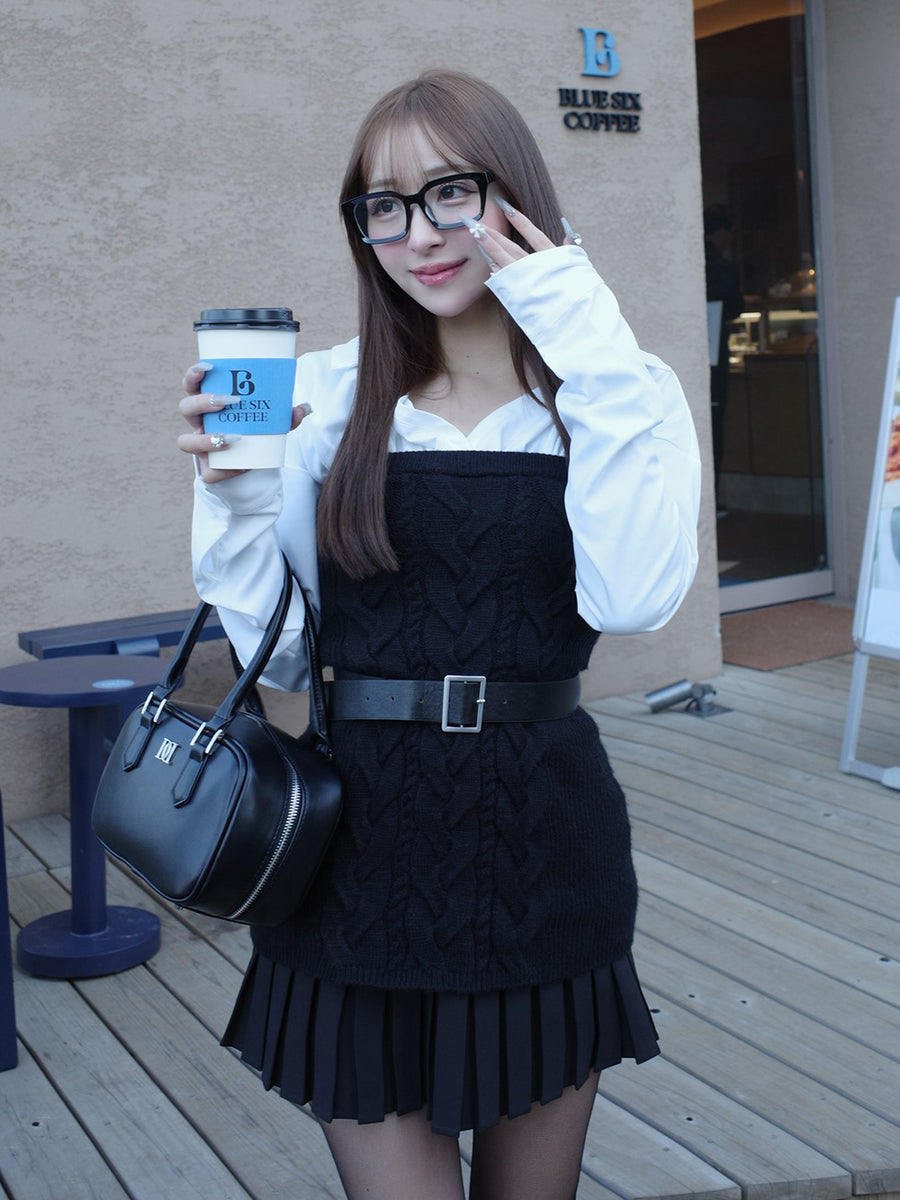 モデル：156cm（着用サイズ：FREE　着用カラー：BLK）