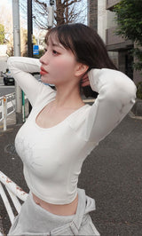 モデル：155cm（着用サイズ：FREE　着用カラー：WHT）