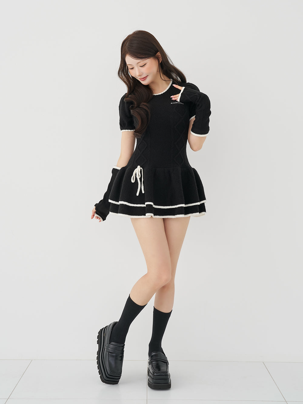 モデル：164cm（着用サイズ：FREE　着用カラー：BLK）