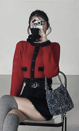 モデル：160cm（着用サイズ：FREE　着用カラー：RED）
