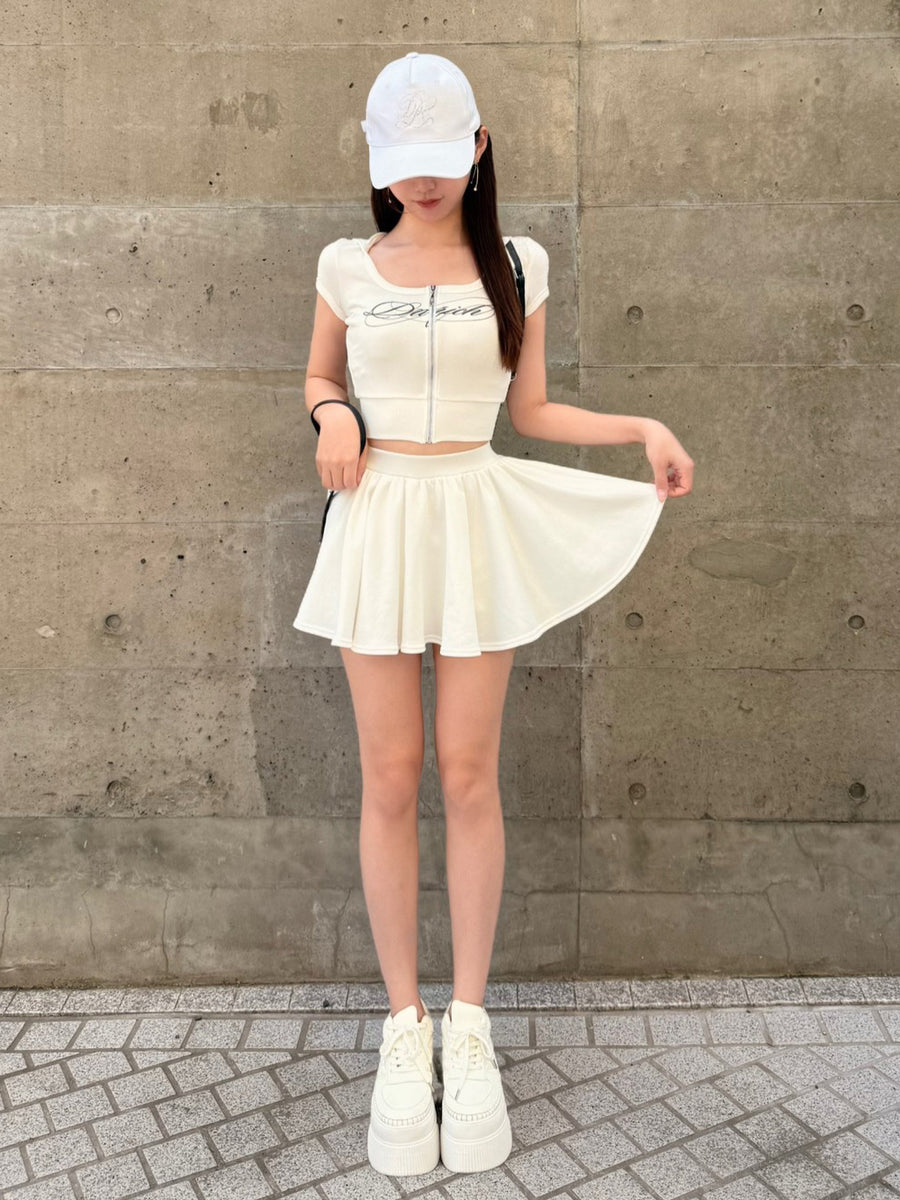 モデル：160cm（着用サイズ：FREE　着用カラー：WHT）