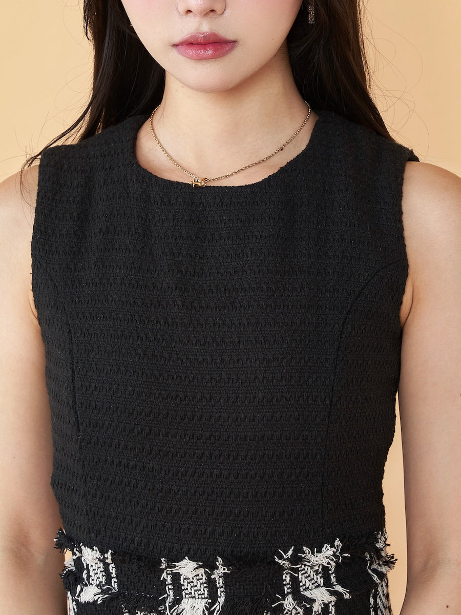 モデル：163cm（着用サイズ：FREE　着用カラー：BLK）