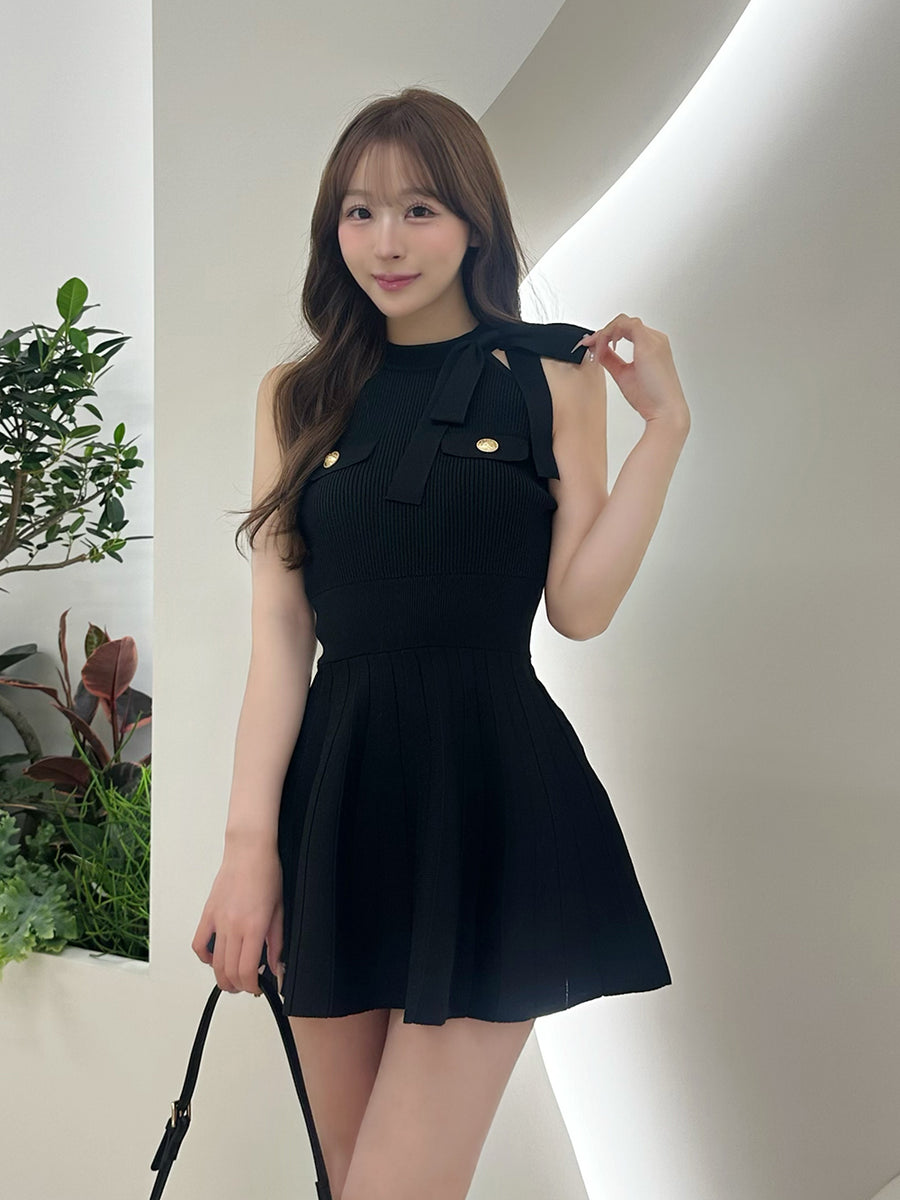 モデル：156cm（着用サイズ：FREE　着用カラー：BLK）